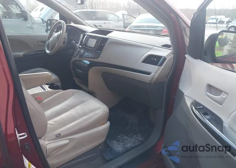 2013 Toyota Sienna Le 7 Passenger z USA, uszkodzony, nr VIN 5TDJK3DC0DS062361